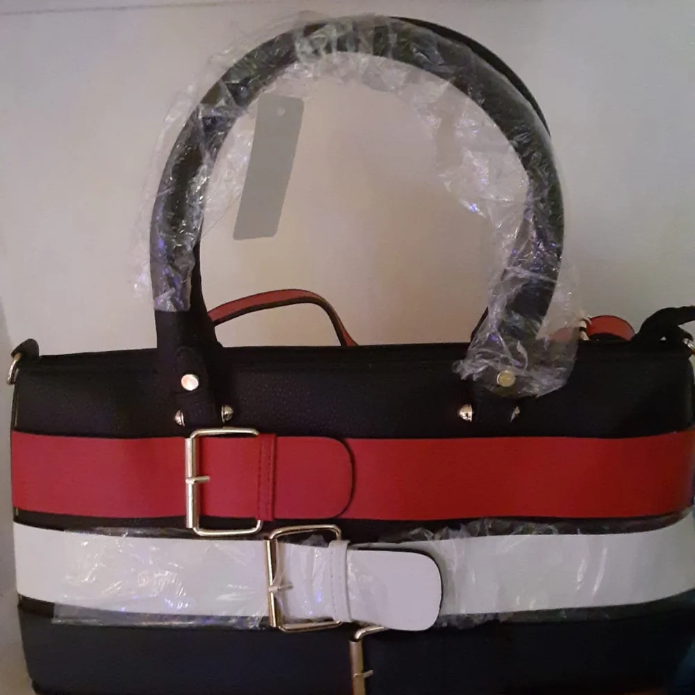 Purse - Picture 1 of 1